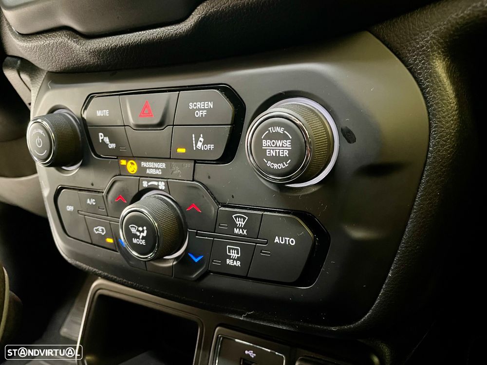 Jeep Renegade 1.3 T Night Eagle DCT - 23