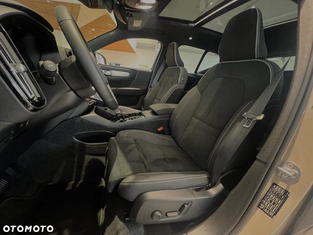 Volvo XC 40 B4 AWD Ultimate Dark - 21
