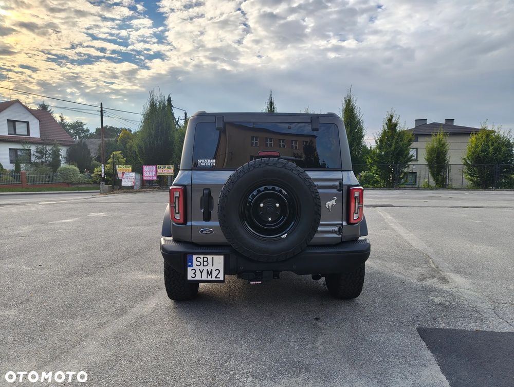 Ford Bronco - 10