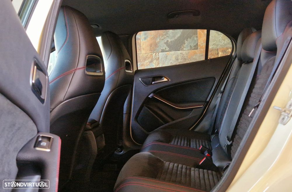 Mercedes-Benz GLA 200 d 7G-DCT AMG Line - 15