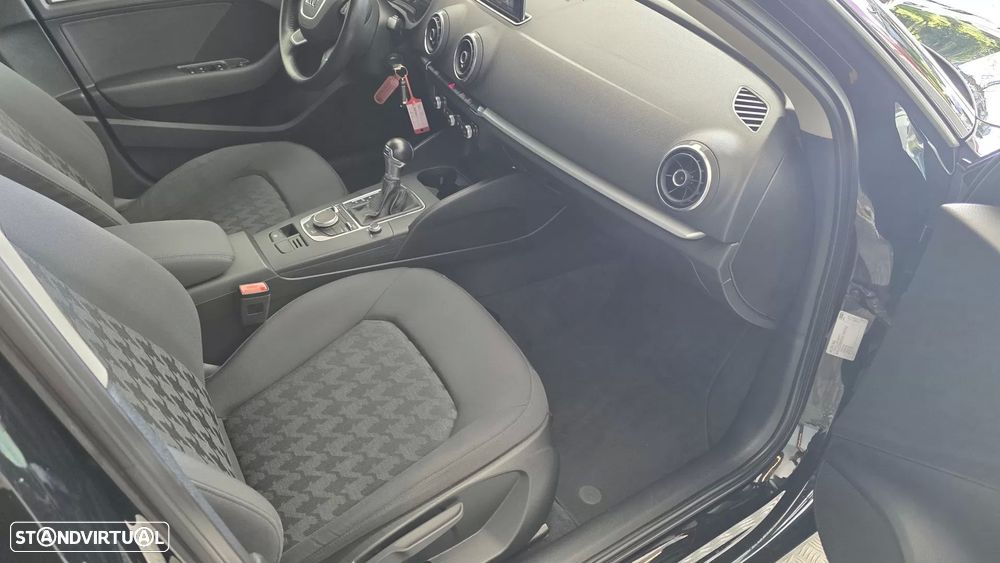 Audi A3 Sportback 1.6 TDI Advance S tronic - 43