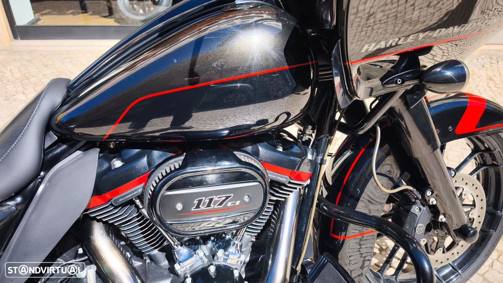 Harley-Davidson Tour CVO Road Glide - 13