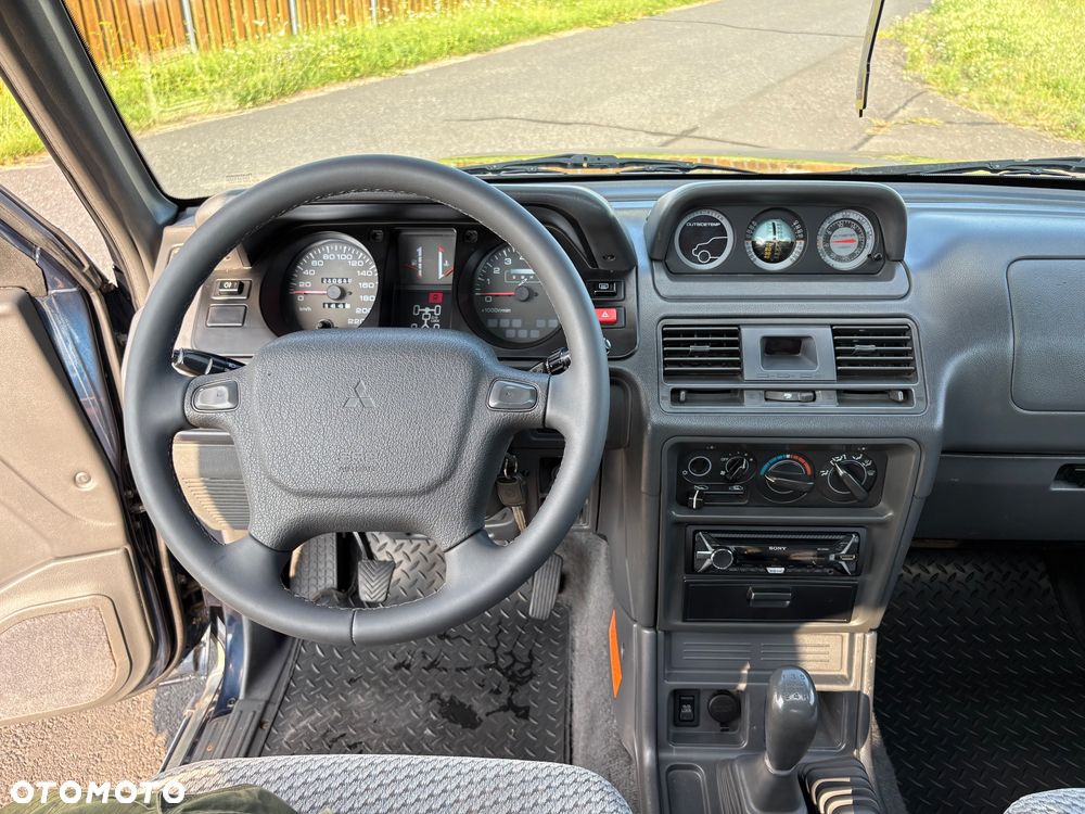 Mitsubishi Pajero - 16