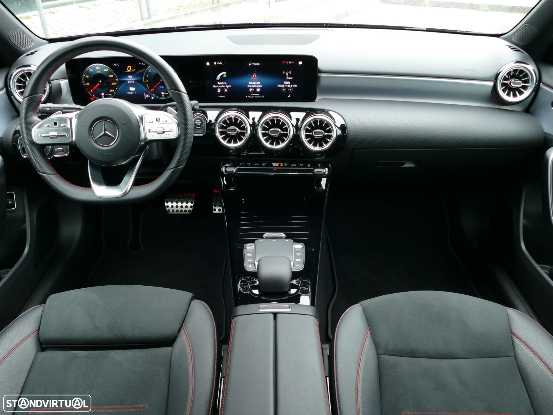 Mercedes-Benz A 250 Limousine e AMG Line - 23