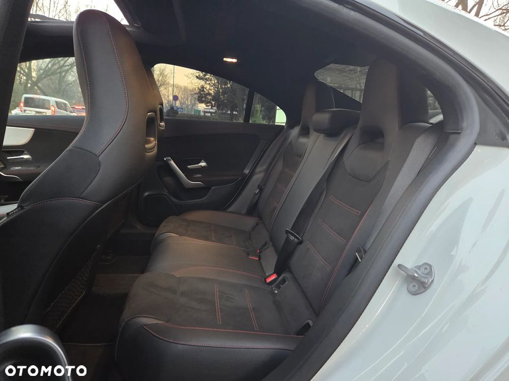 Mercedes-Benz CLA 220 4-Matic AMG Line 7G-DCT - 20