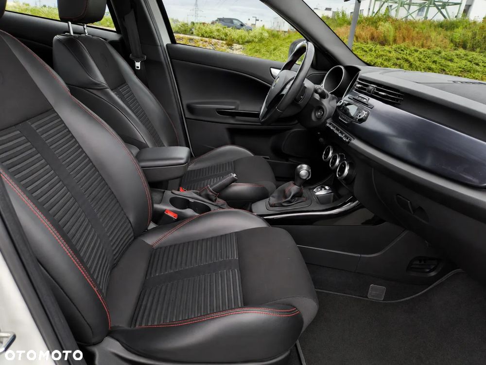 Alfa Romeo Giulietta 1.4 TB MultiAir Exclusive TCT - 13