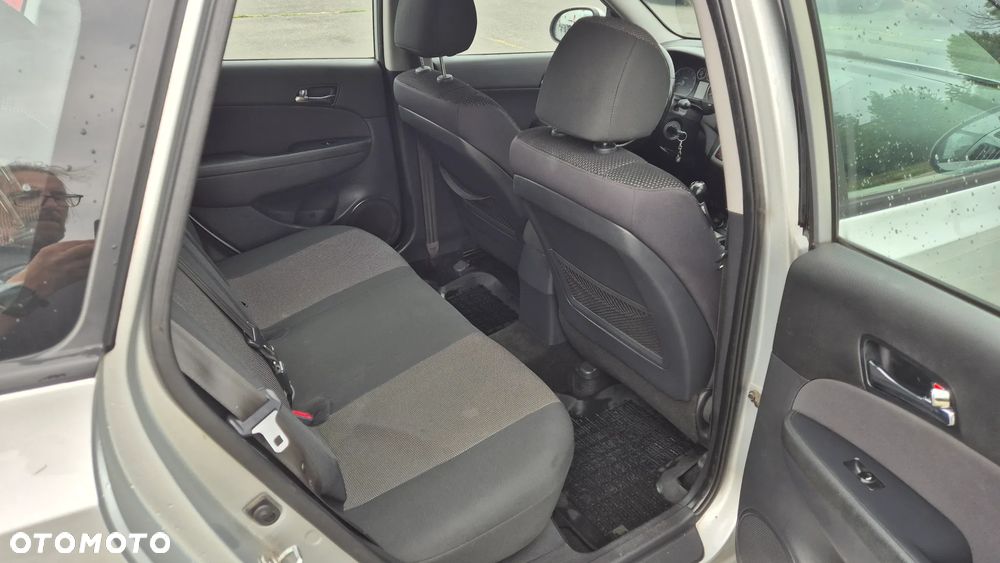 Hyundai i30 1.6 Comfort EU5 - 6