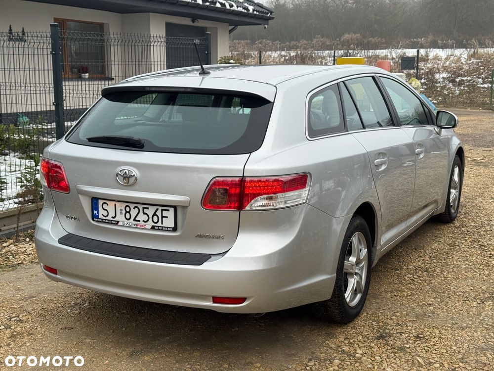 Toyota Avensis 1.6 Comfort - 13