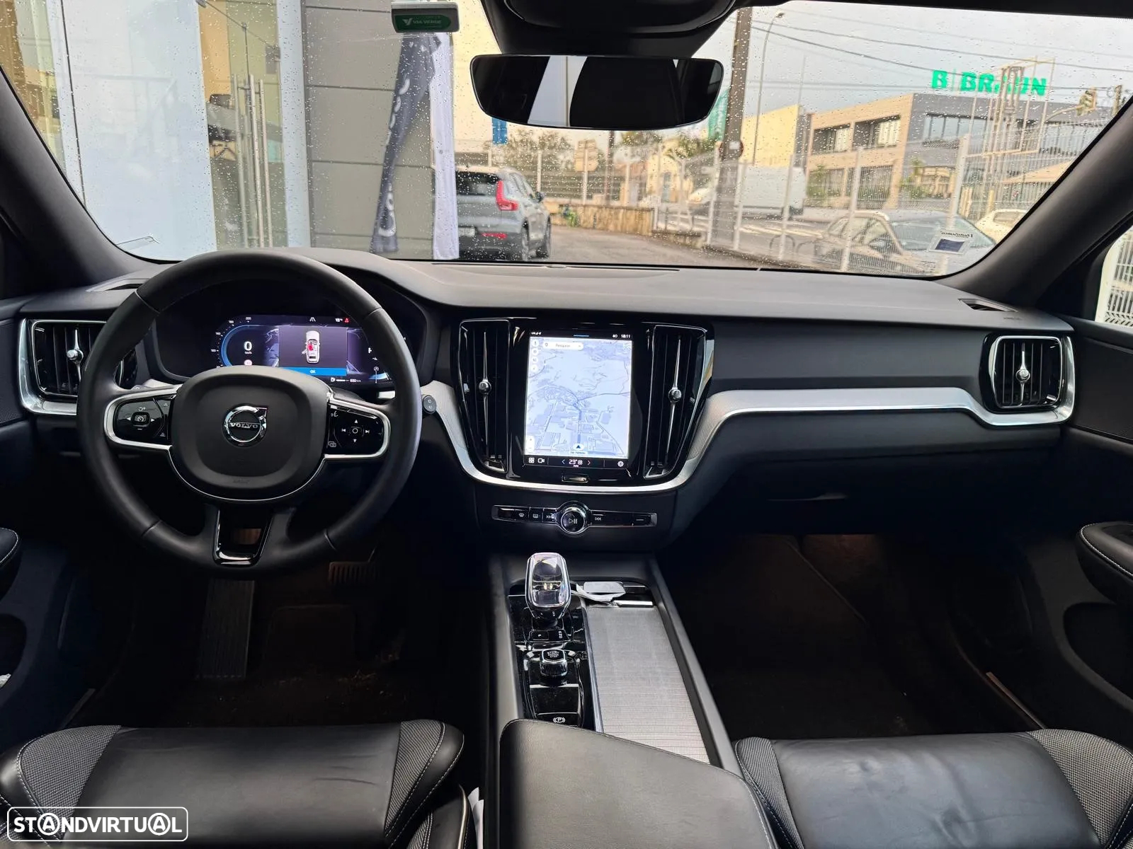 Volvo V60 2.0 B4 Plus Dark Auto - 2