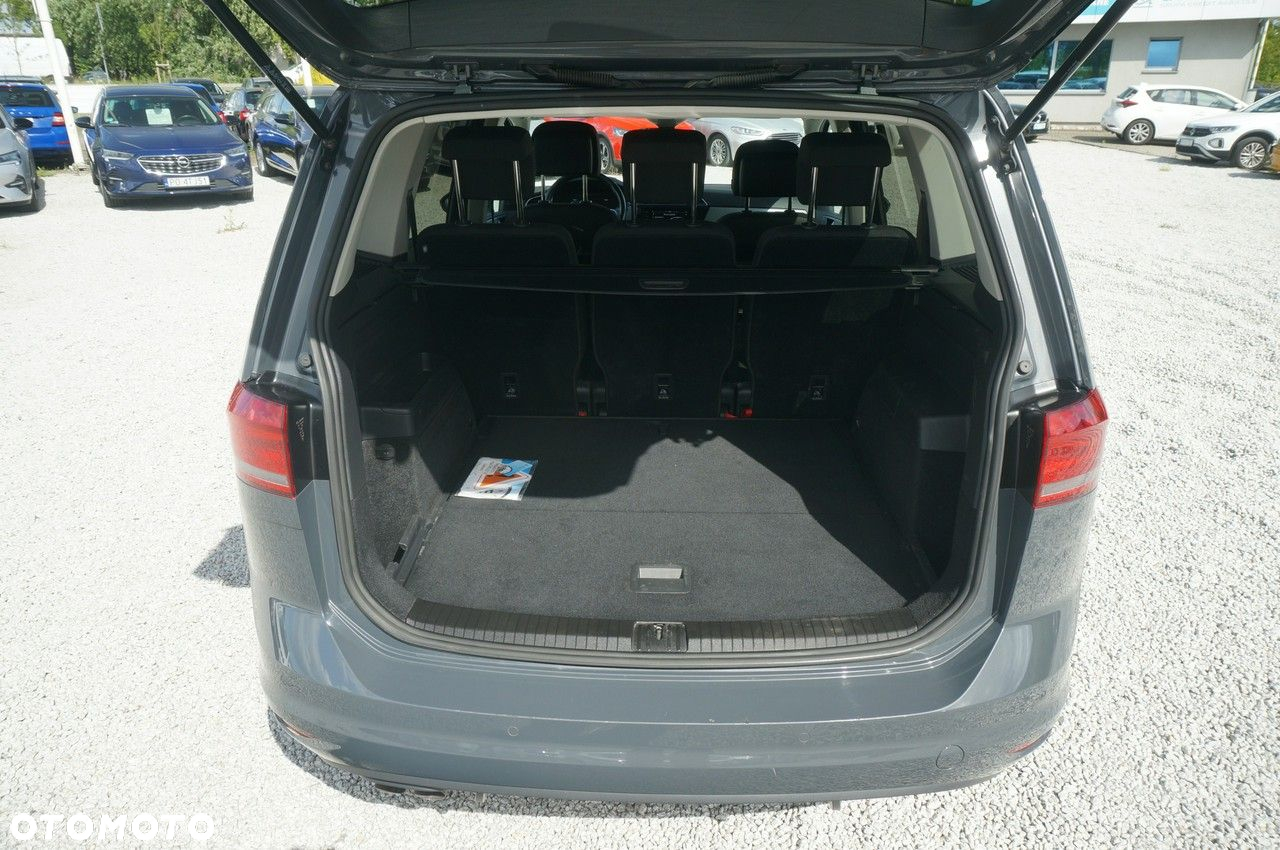 Volkswagen Touran - 33