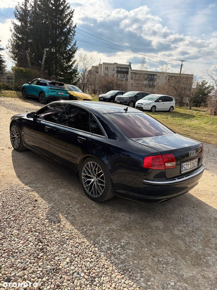Audi A8 6.0 L Quattro - 6