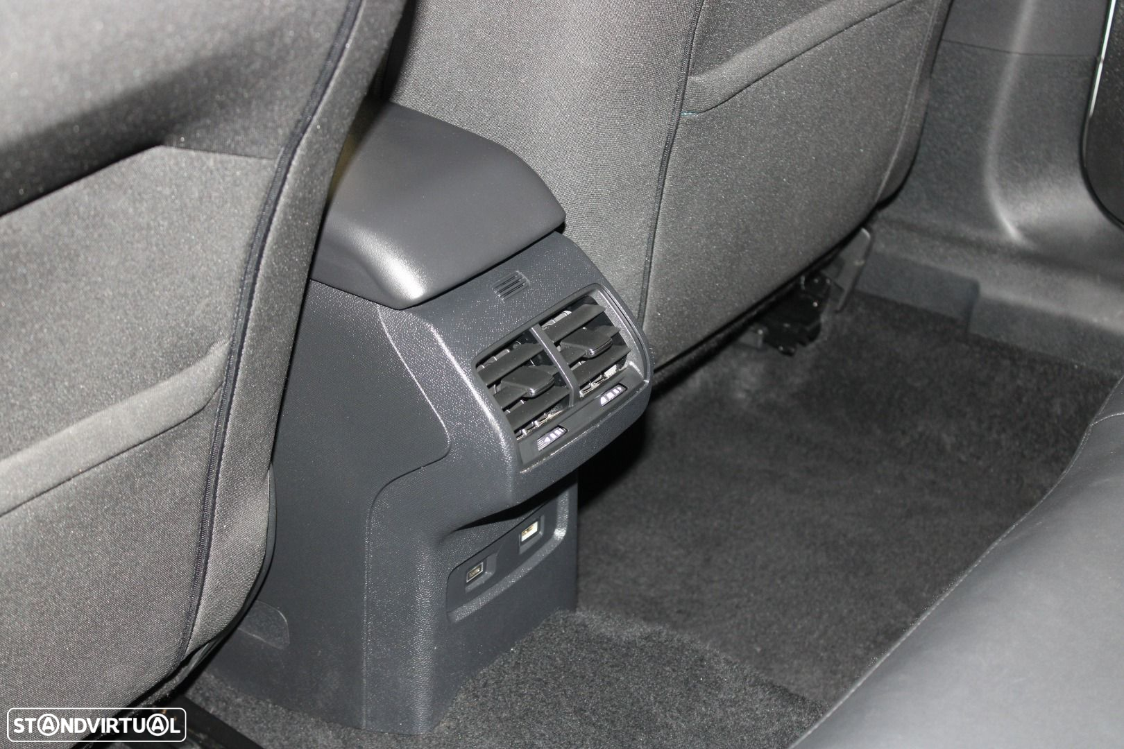 Citroën e-C4 50 kWh E-Series Collection - 28