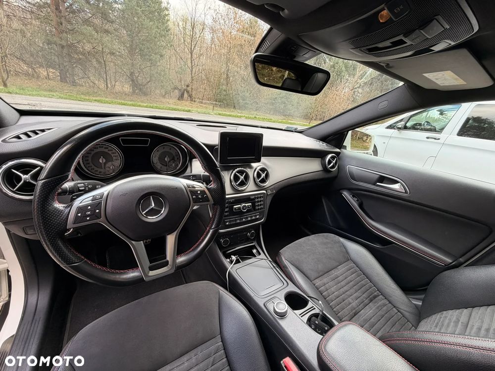Mercedes-Benz GLA 200 7G-DCT AMG Line - 15