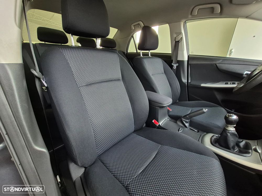 Toyota Corolla 1.4 D-4D Exclusive - 10