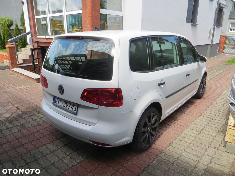 Volkswagen Touran 2012 photo 4