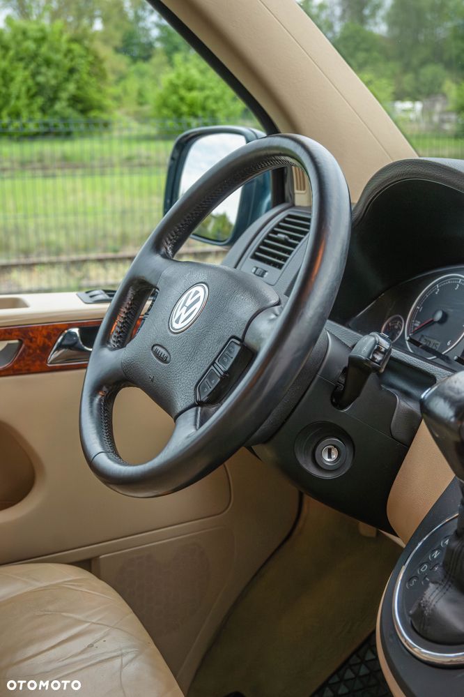 Volkswagen Multivan - 12