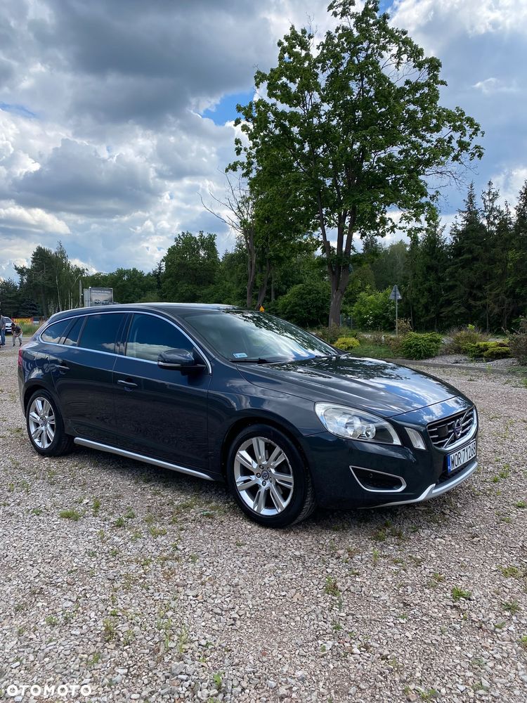 Volvo V60 D3 Geartronic Summum - 1