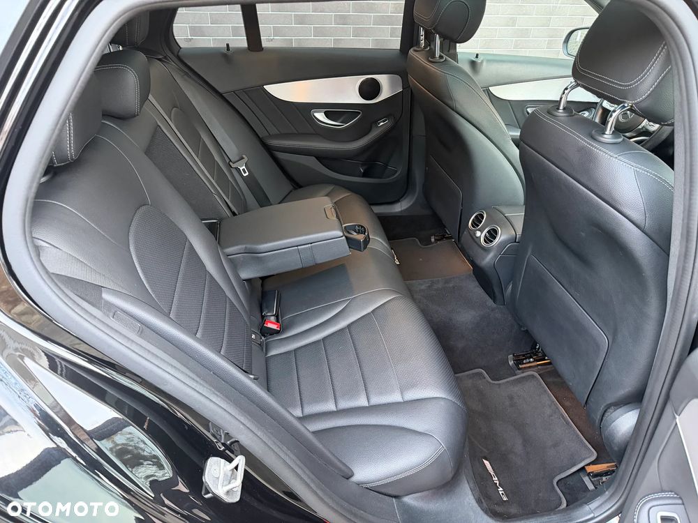 Mercedes-Benz Klasa C 200 9G-TRONIC AMG Line - 32