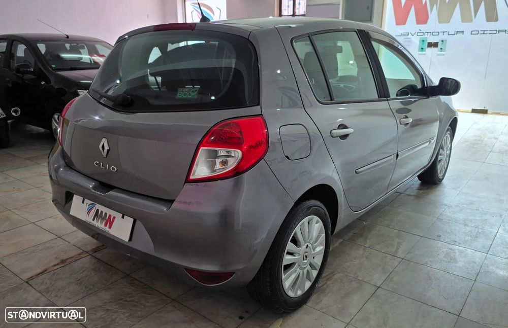 Renault Clio 1.2 16V Fairway - 8