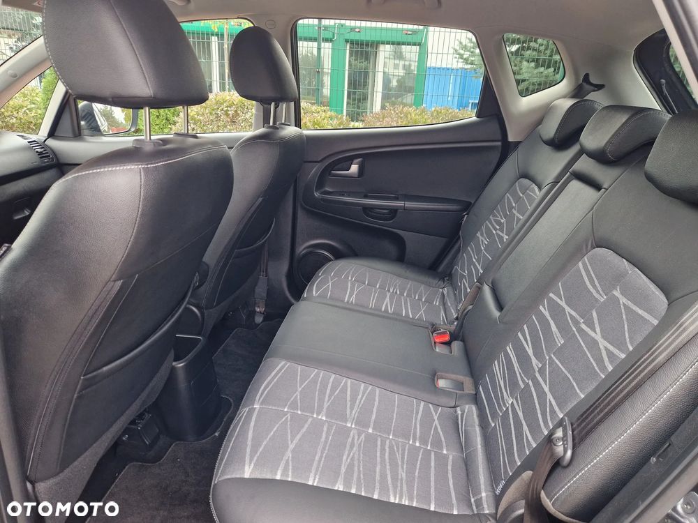 Kia Venga - 35