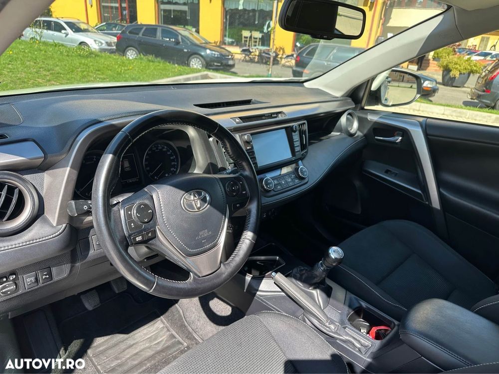 Toyota RAV4 D-4D 4x4 Executive - 8