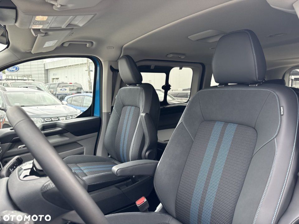 Ford Tourneo Custom - 12
