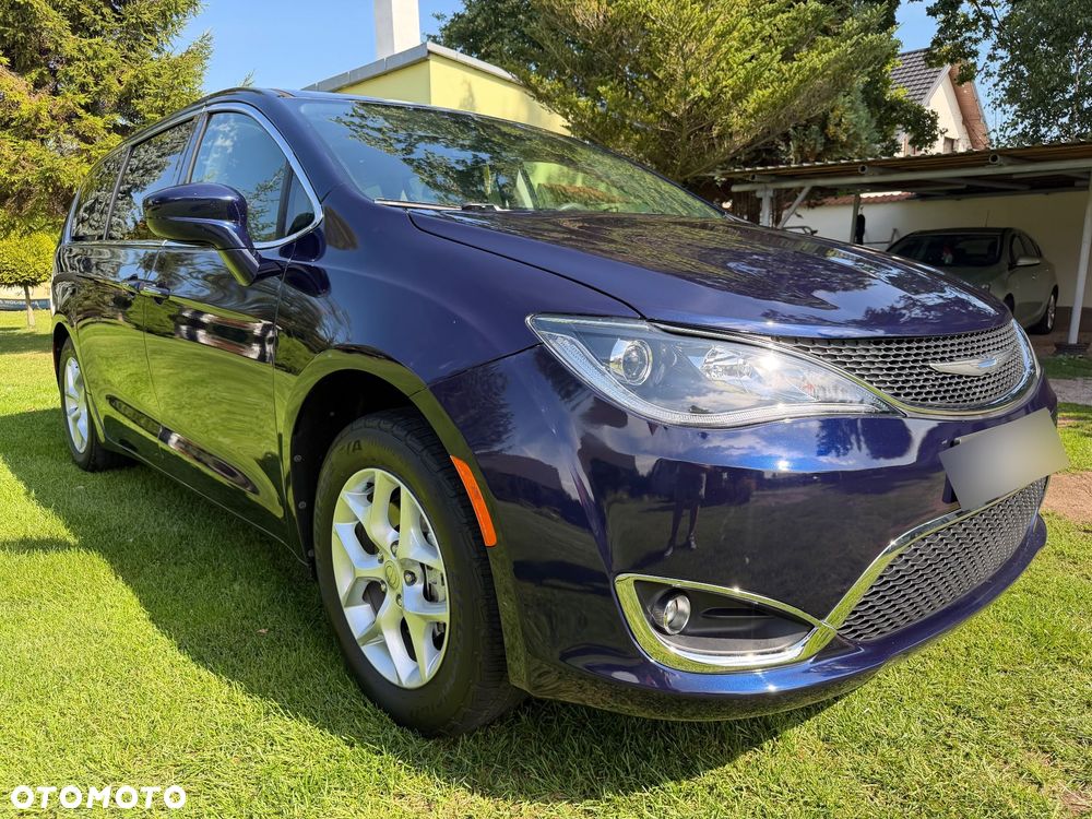 Chrysler Pacifica - 12
