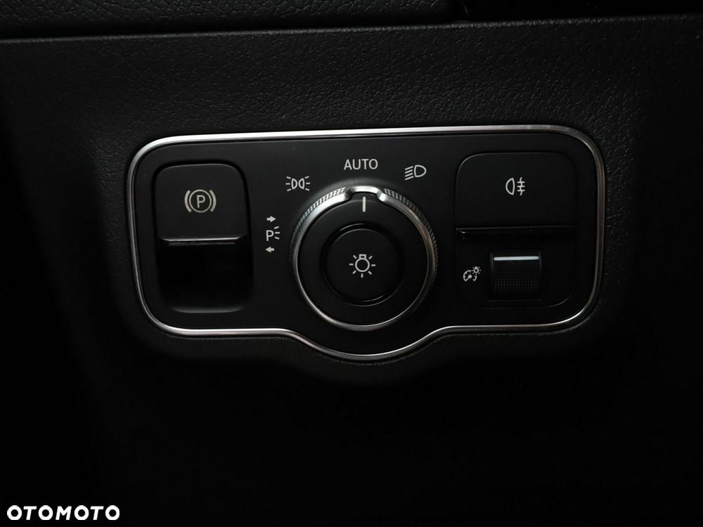 Mercedes-Benz Klasa B 180 7G-DCT Progressive - 36