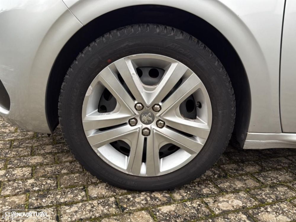 Peugeot 208 1.2 PureTech GT Line - 8