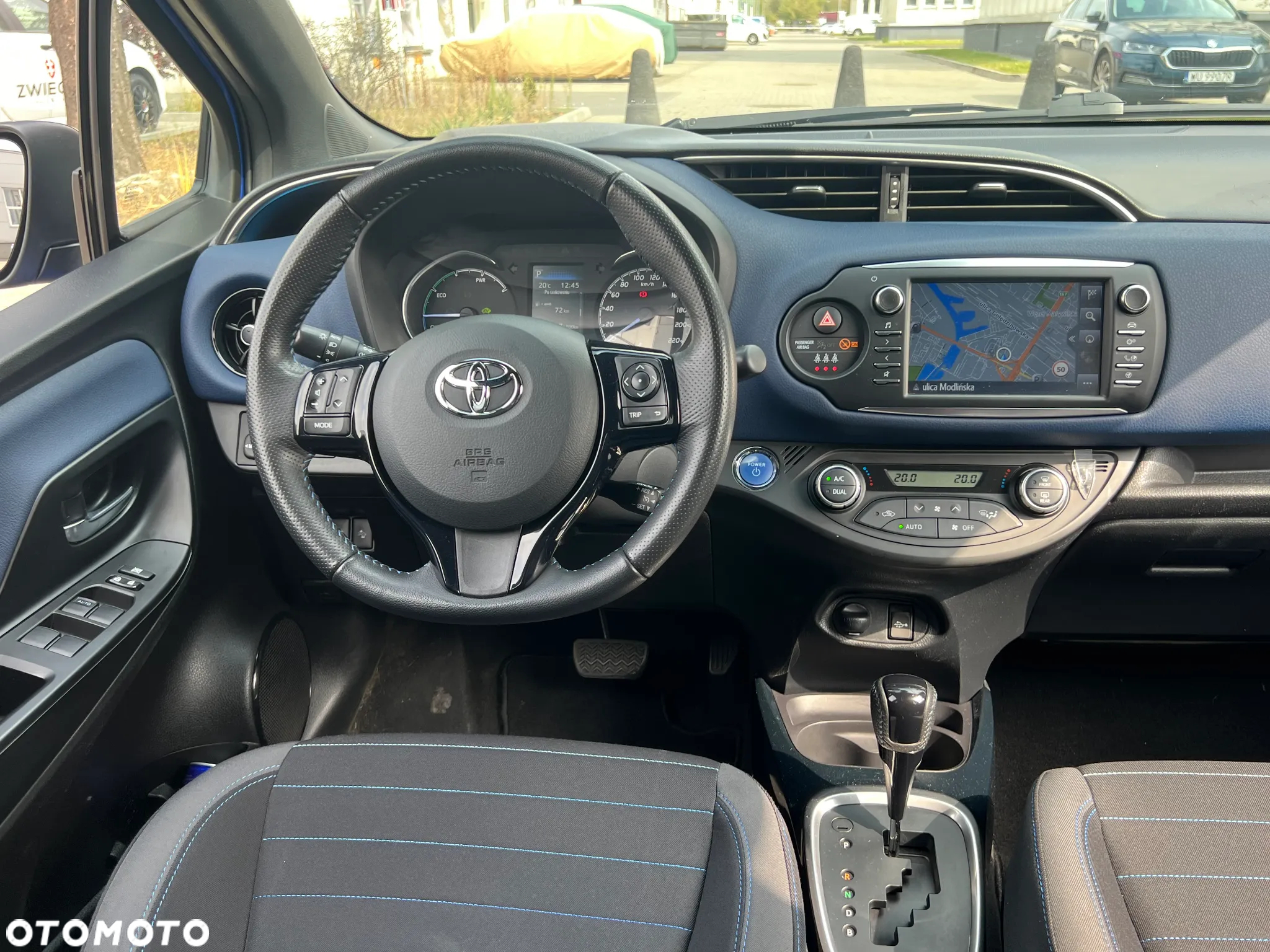 Toyota Yaris Hybrid 100 Selection Platinum - 15