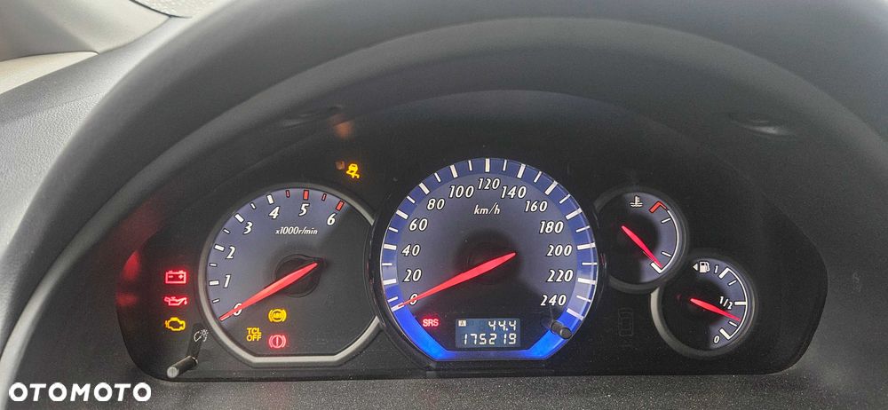 Mitsubishi Grandis - 7