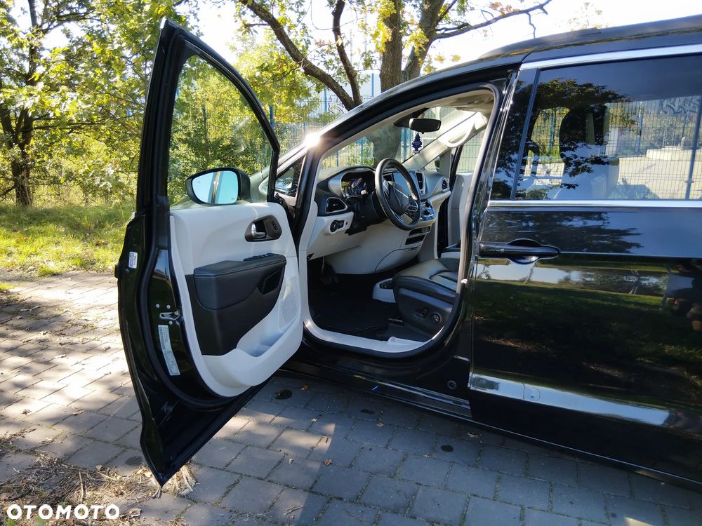 Chrysler Pacifica - 9