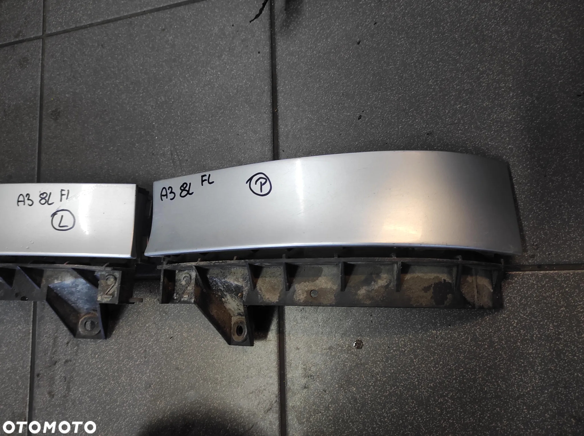 LISTWY POD LAMPY A3 8L LIFT LY7W 8L0 - 2