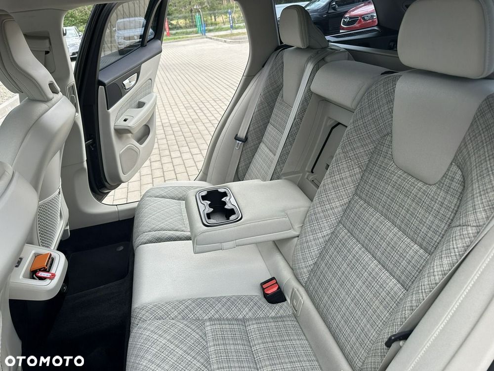 Volvo V60 B3 B DKG Essential - 13