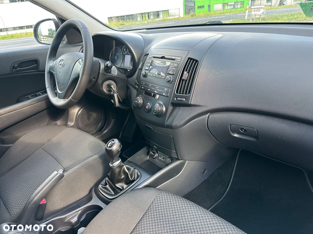 Hyundai i30 1.4 Base + - 10