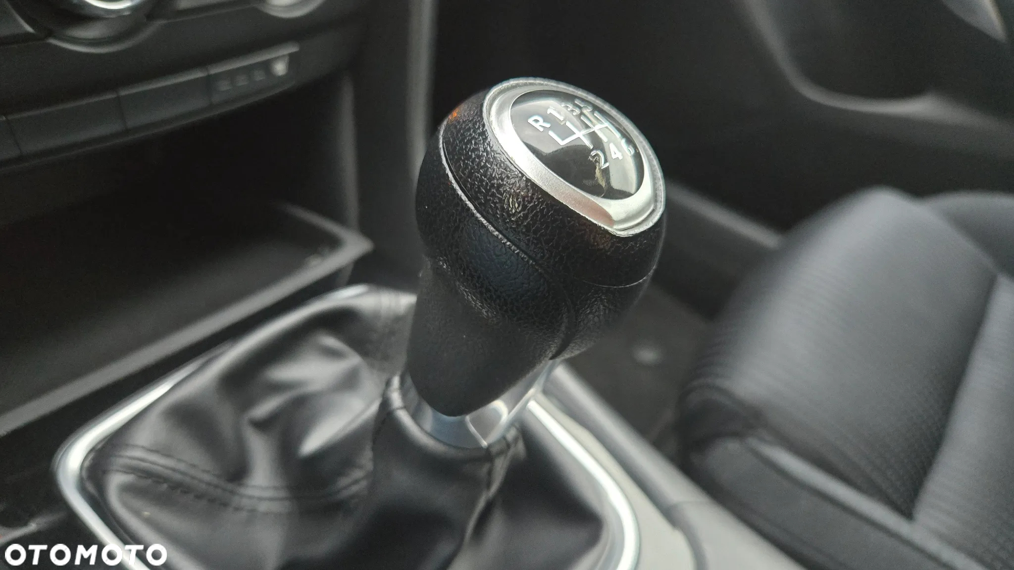 Mazda 6 2.0 Kombi SKYACTIV-G Business-Line - 14