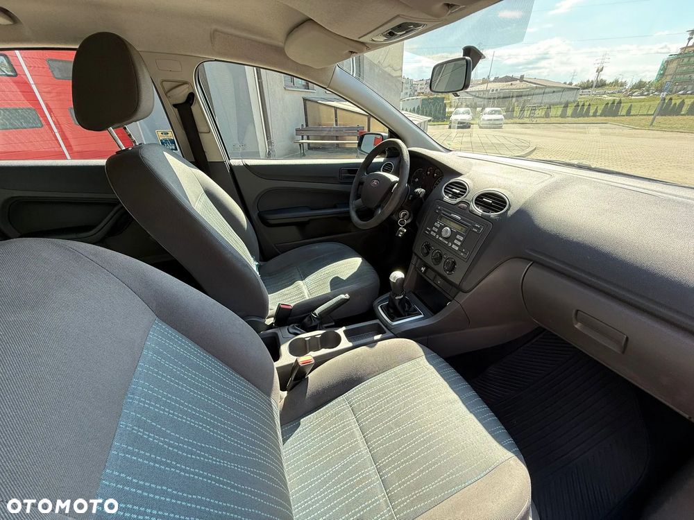 Ford Focus 1.4 Ambiente - 13