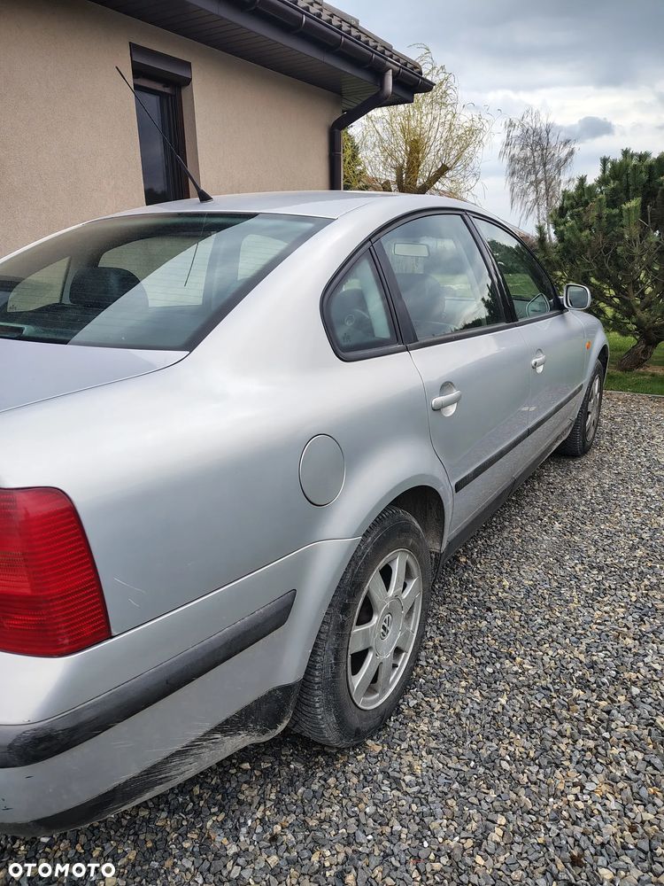 Volkswagen Passat 1.8T - 4