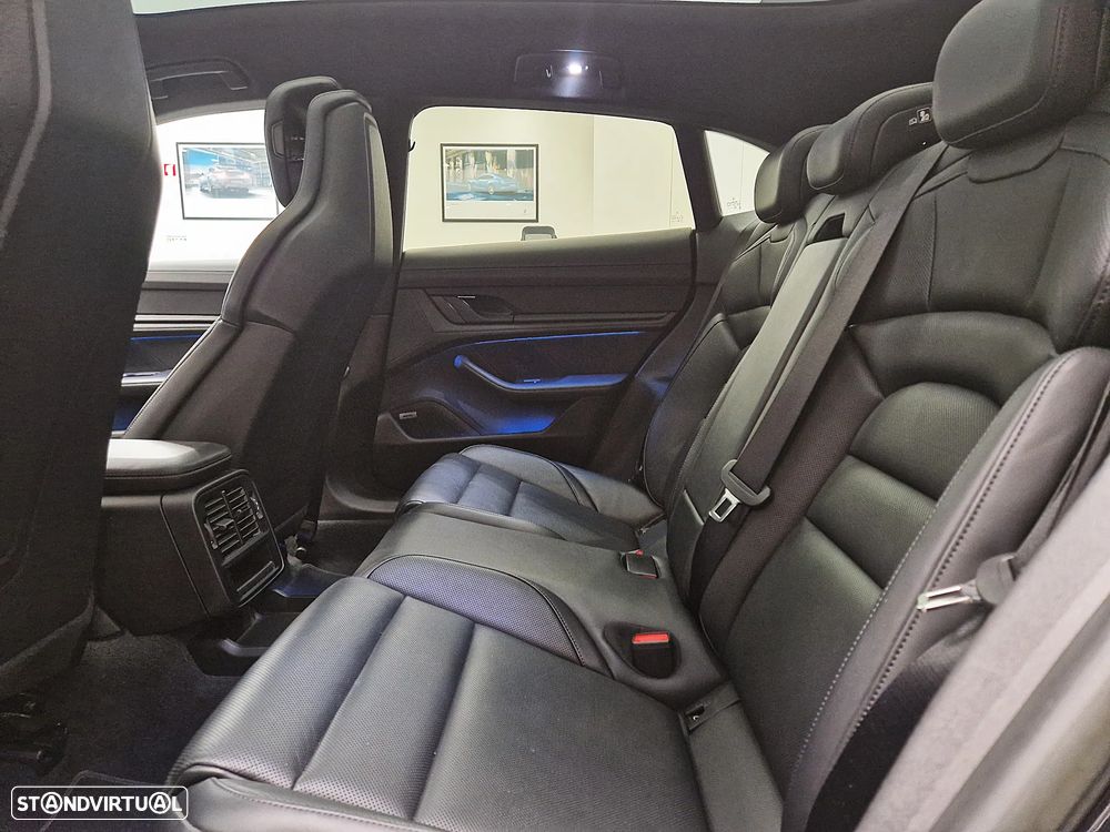 Porsche Taycan Cross Turismo 4S - 27