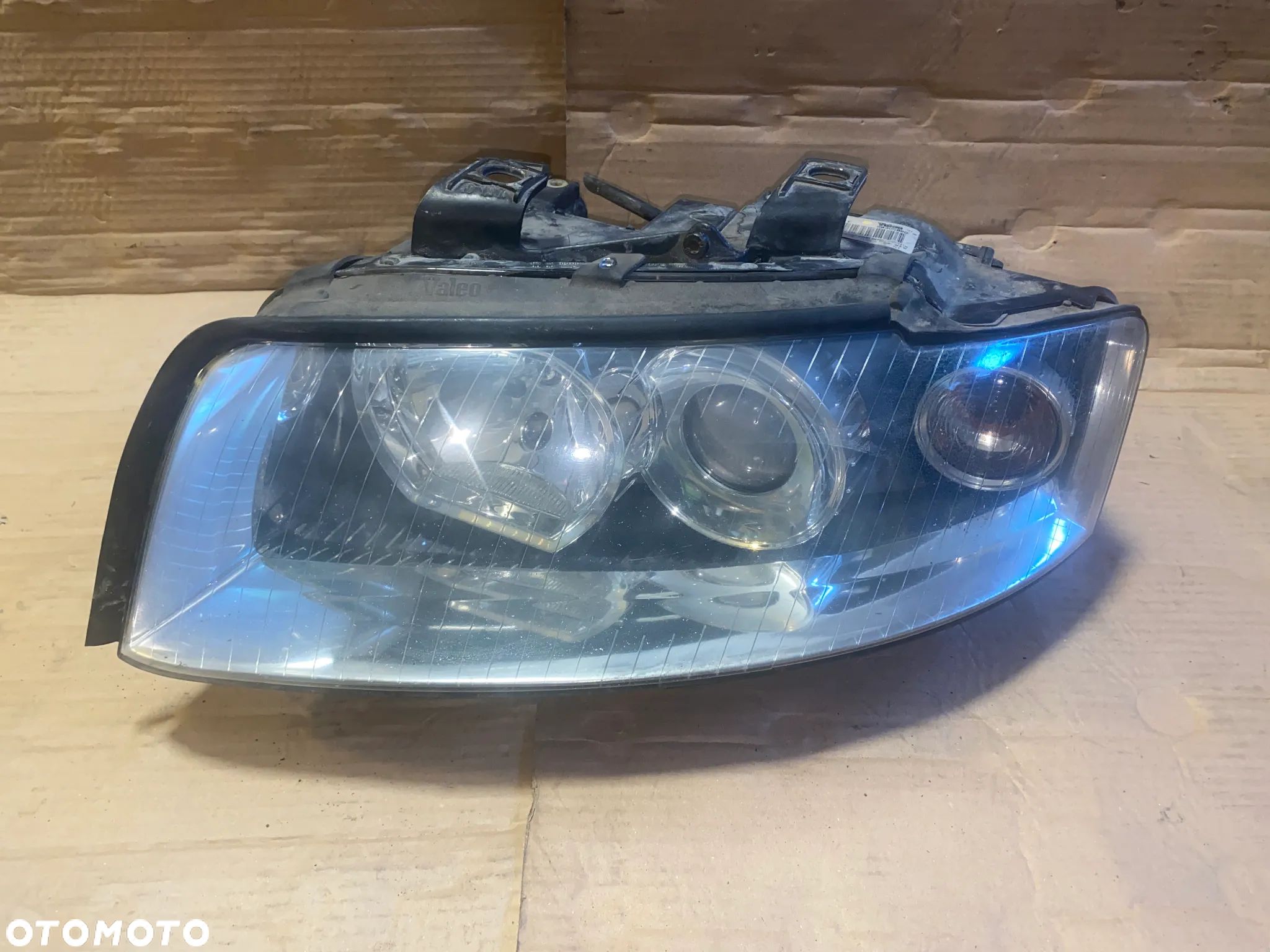 Lampa + ślizg Audi A4 B6 8E0941003F soczewka lewa OE - 1