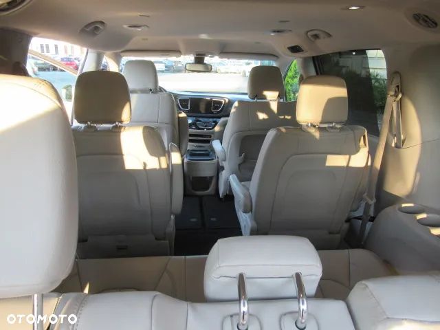 Chrysler Pacifica - 26