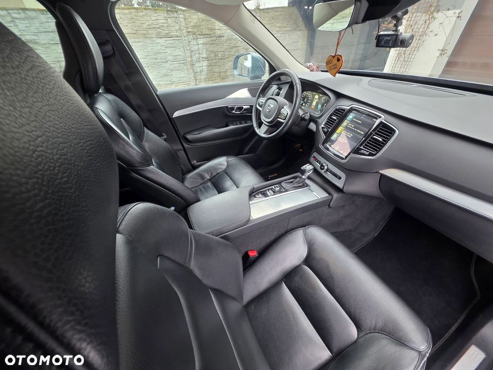 Volvo XC 90 - 9