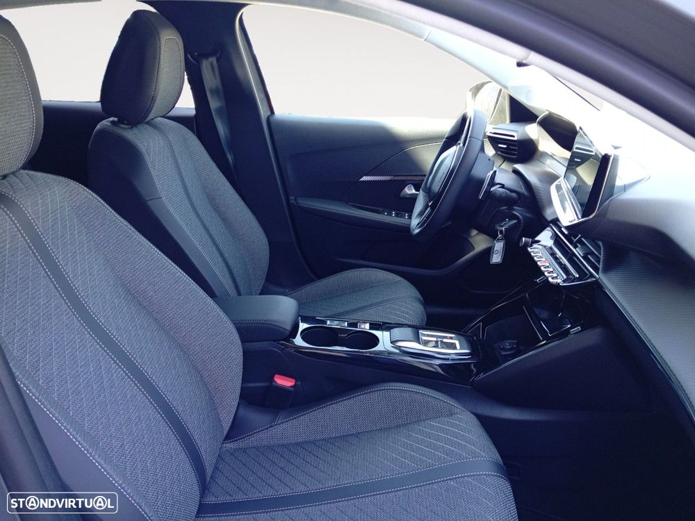Peugeot 208 - 15