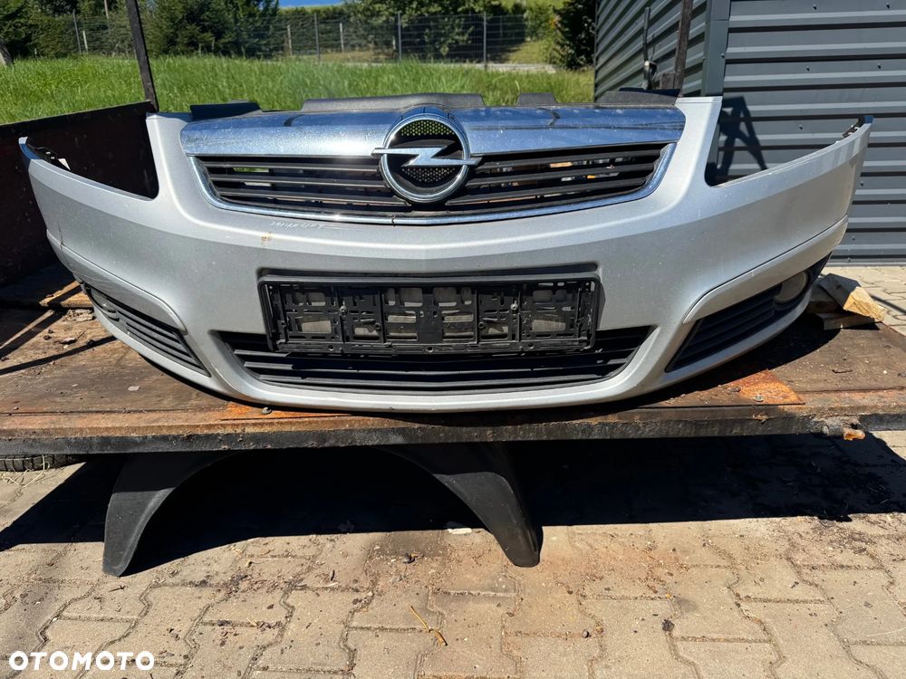Opel Zafira B zderzak przód - 1