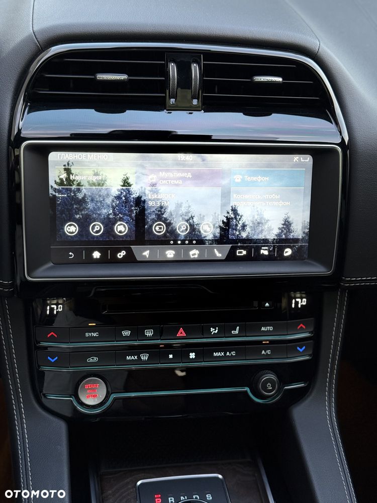 Jaguar F-Pace S AWD - 18