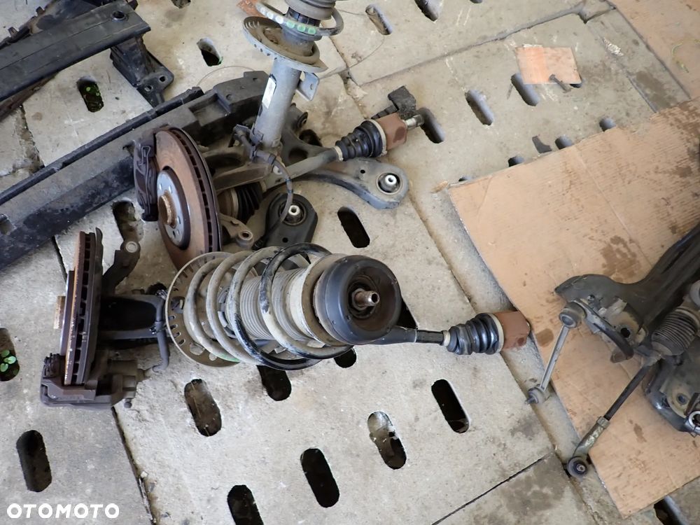 SKODA FABIA III LIFT 1.0 TSI ZWROTNICA MCPHERSON LEWA / PRAWA - 1