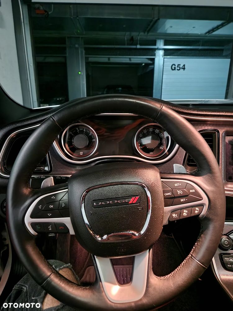 Dodge Challenger - 7