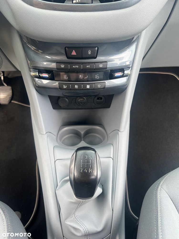 Peugeot 208 1.4 VTi Allure - 11