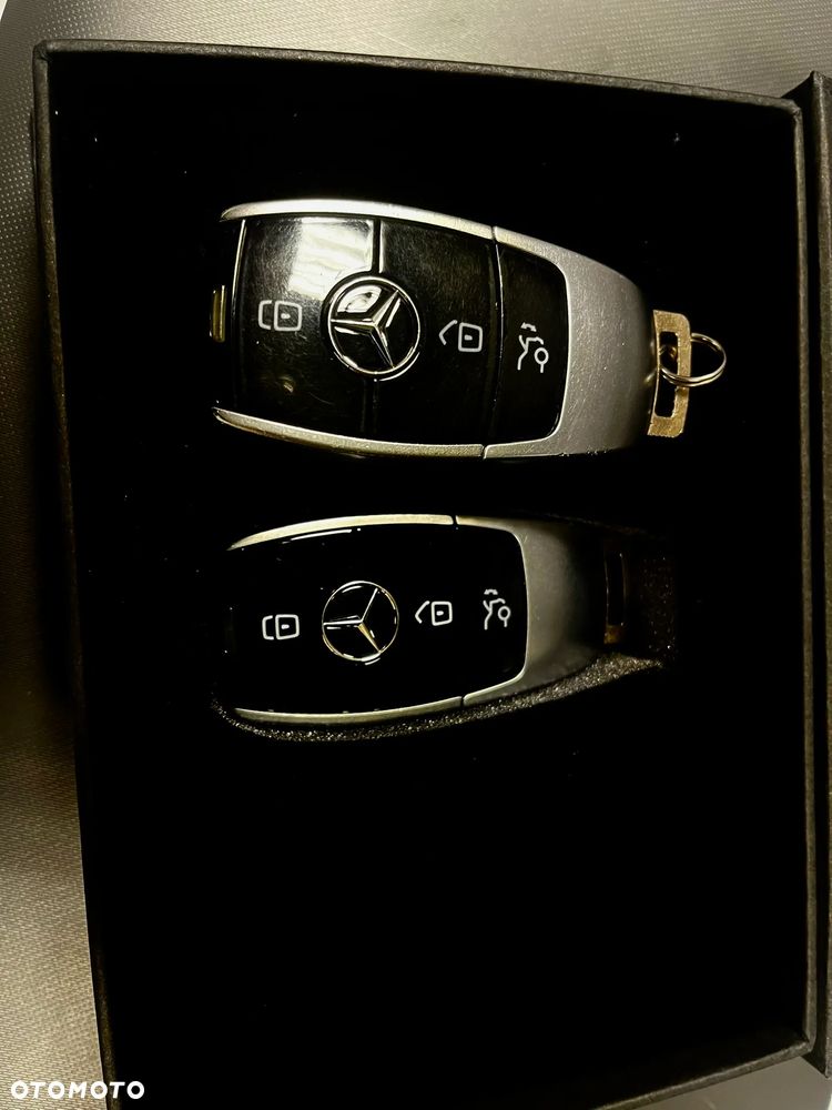 Mercedes-Benz Klasa E 220 d 4-Matic 9G-TRONIC - 16