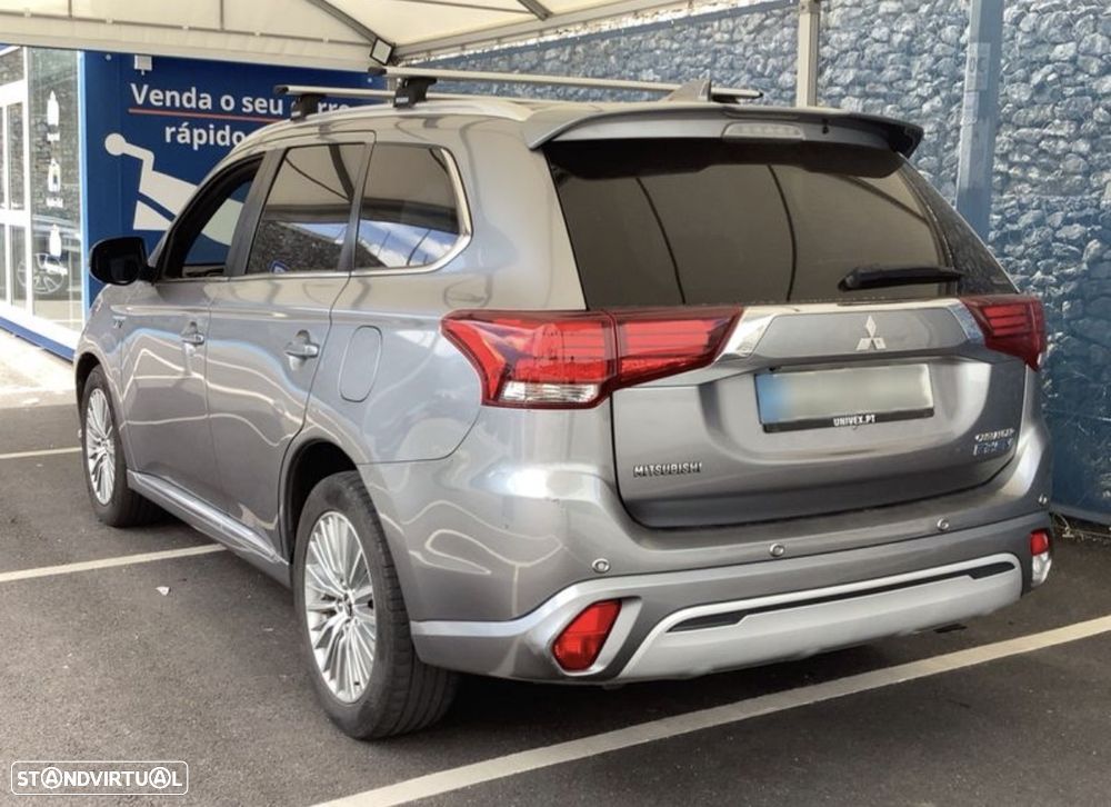 Mitsubishi Outlander - 4